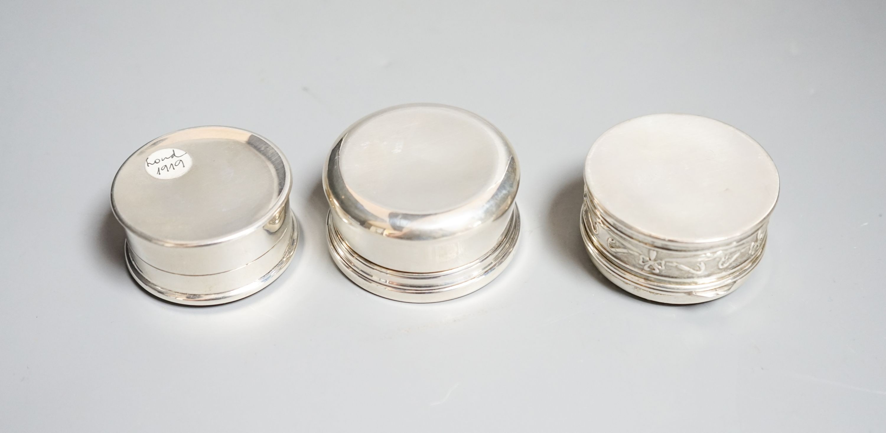 Three assorted early 20th century silver and tortoiseshell pique circular boxes and covers, two by Levi & Salaman, largest 58mm.